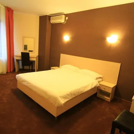 Hotel Ambiance 3*